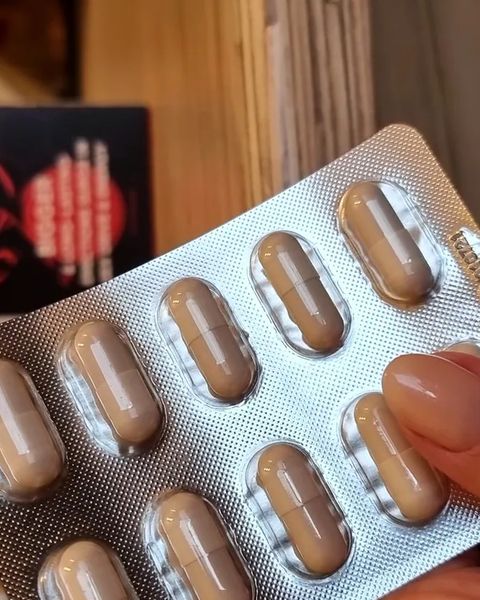Caixa de Alpha Beast e blister de cápsulas